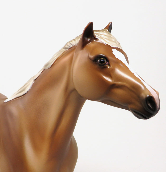 GUANCHO-LE-6-PAINT YOUR OWN WINNER 2015 PALOMINO MUSTANG MODEL HORSE 5/11