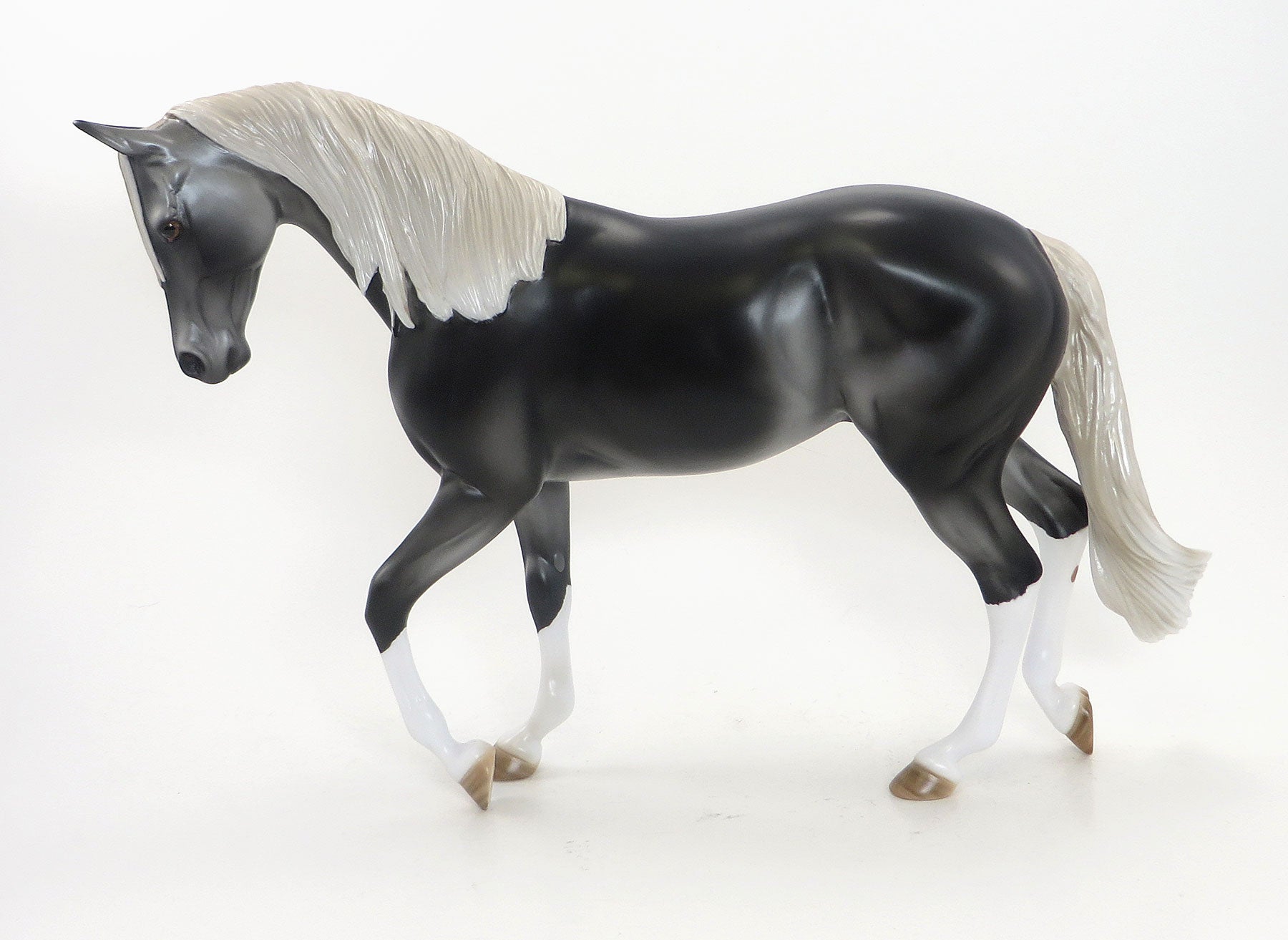 TOULOUSE - LE 3  Dark Grey Thoroughbred 8/7