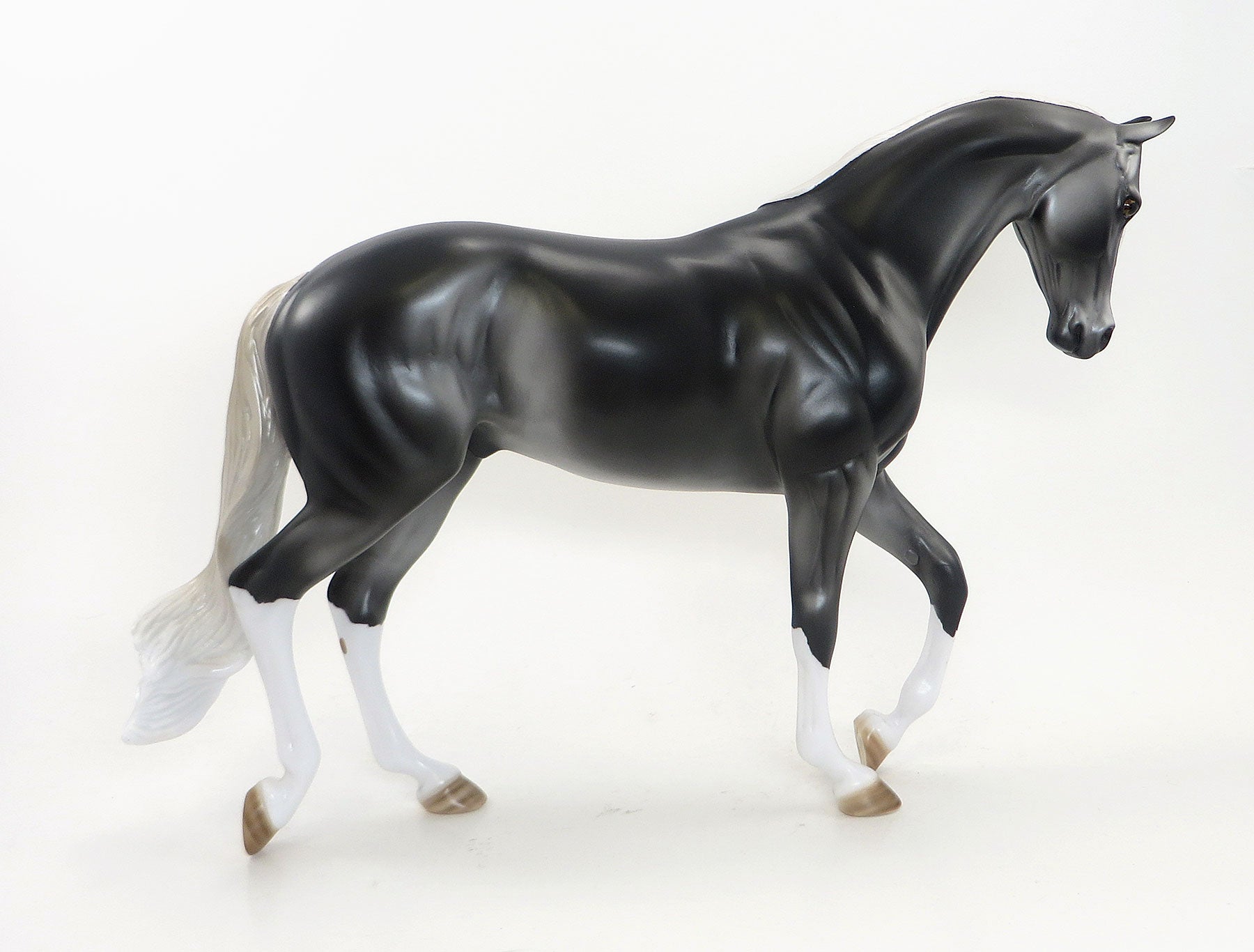 TOULOUSE - LE 3  Dark Grey Thoroughbred 8/7