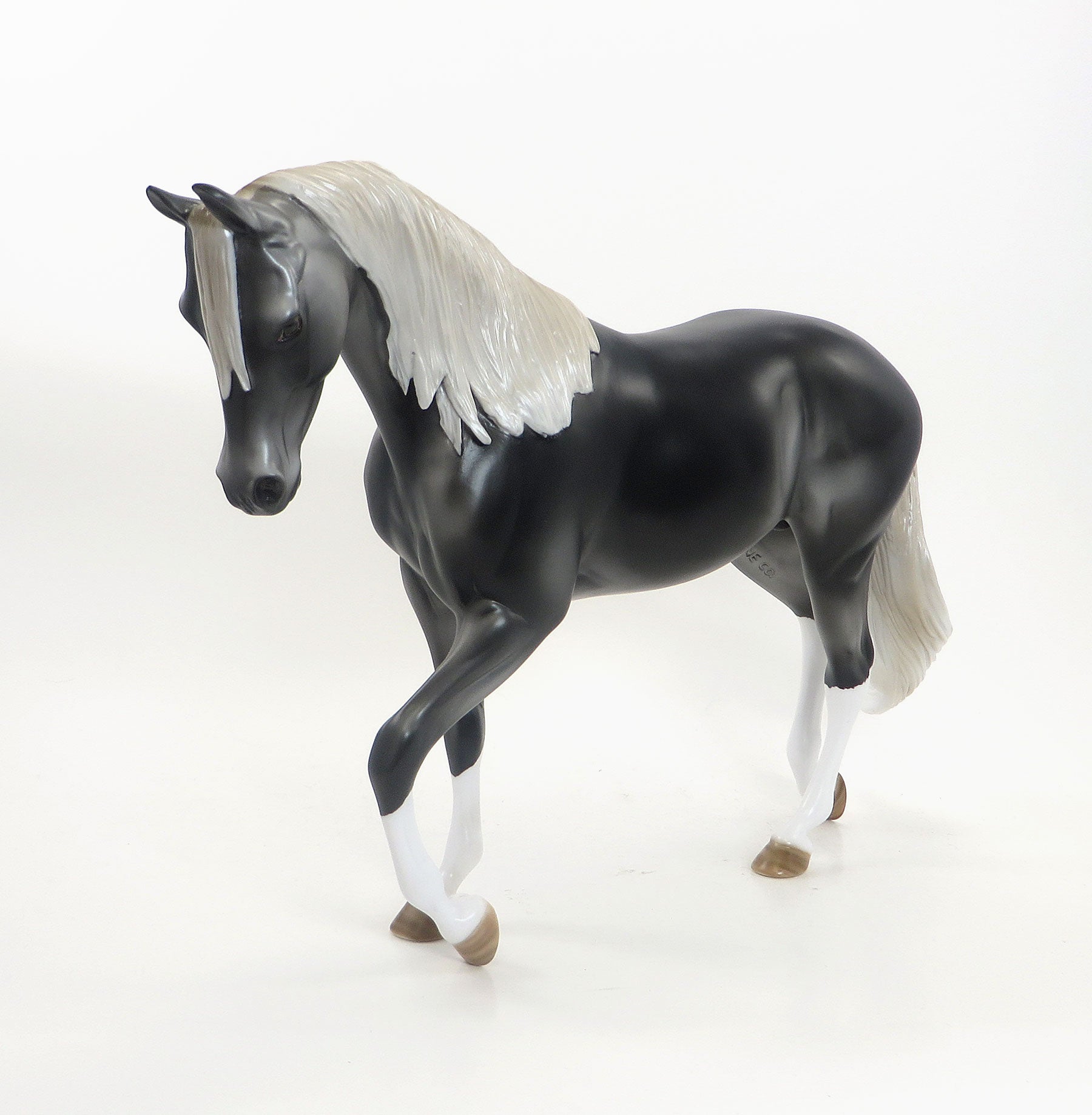 TOULOUSE - LE 3  Dark Grey Thoroughbred 8/7