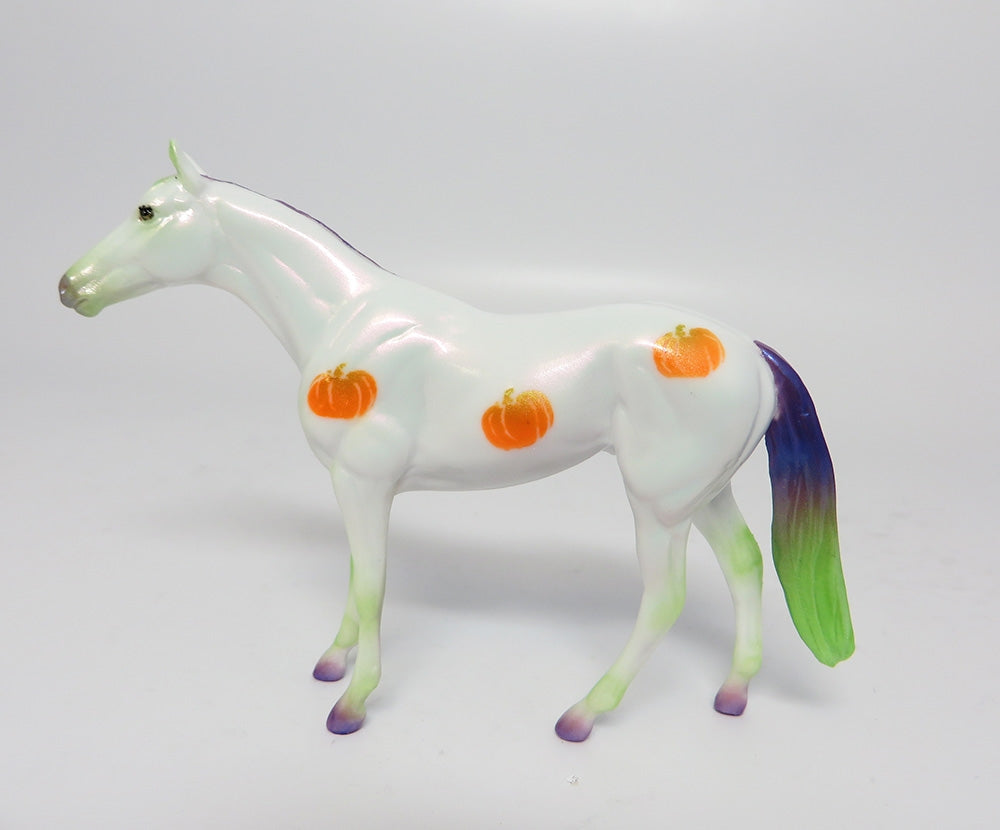 MY LITTLE PUMPKIN THOROUGHBRED PUMPKIN DECORATOR CHIP MODEL HORSE 10/19/17
