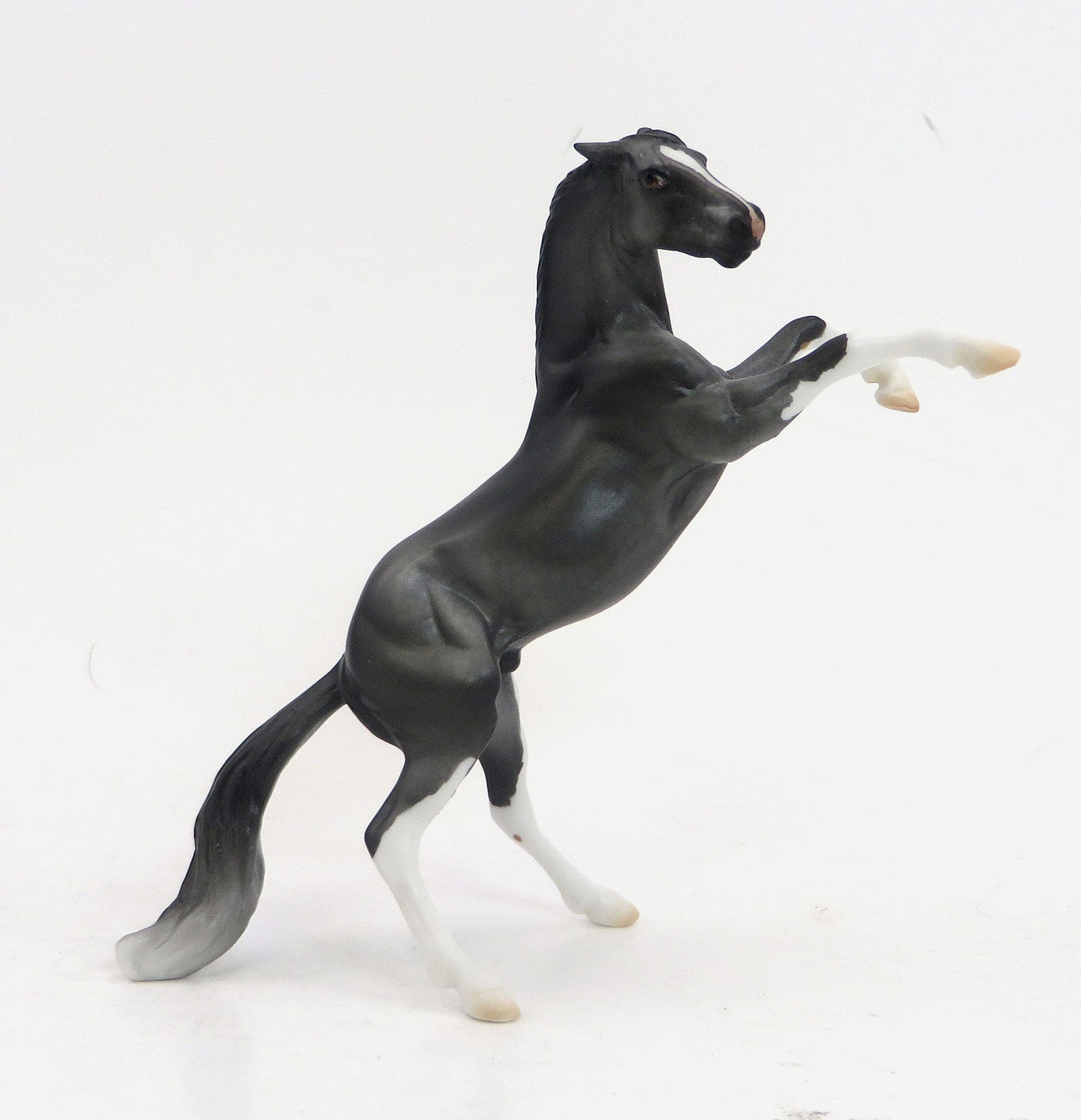 CHICS CUSTOM PISTOL - Little Horse Show Limited Edition Paint Rearing Mustang  8/28