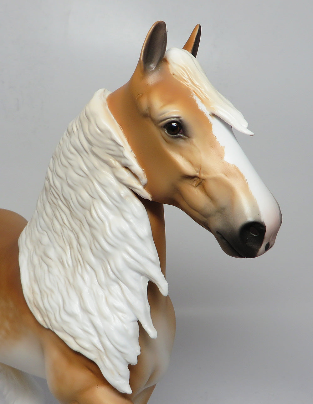 SPRINGER~OOAK BLONDE TROTTING DRAFTER MODEL HORSE 4/12