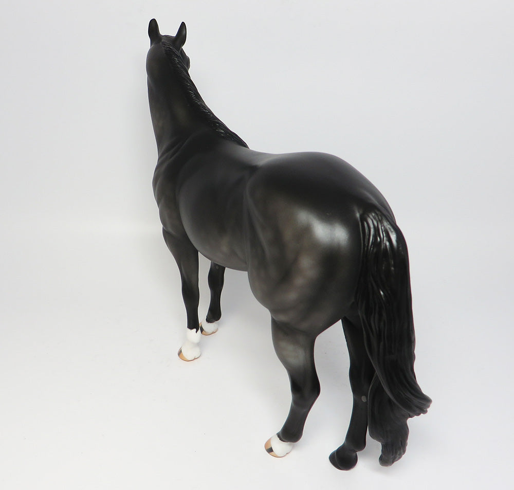 THE RAVEN~OOAK DARK DAPPLE ISH MODEL HORSE 4/12