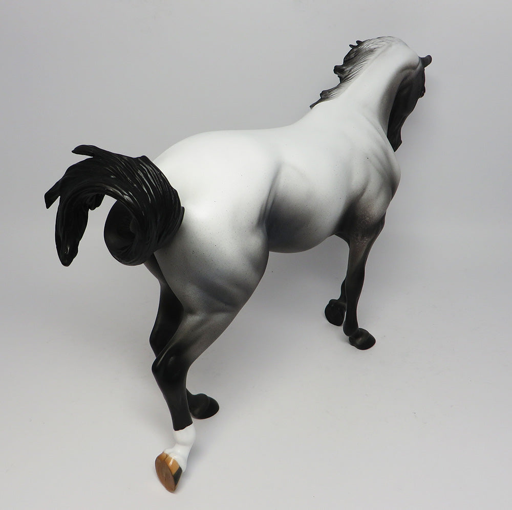 HAPPY FEET-OOAK ROAN THOROUGHBRED MODEL HORSE 4/20