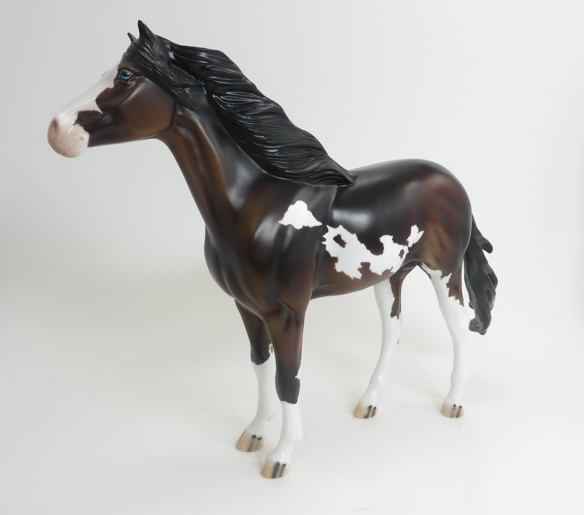 OSHOTO -OOAK DARK BAY PAINT MUSTANG MODEL HORSE - 9/4