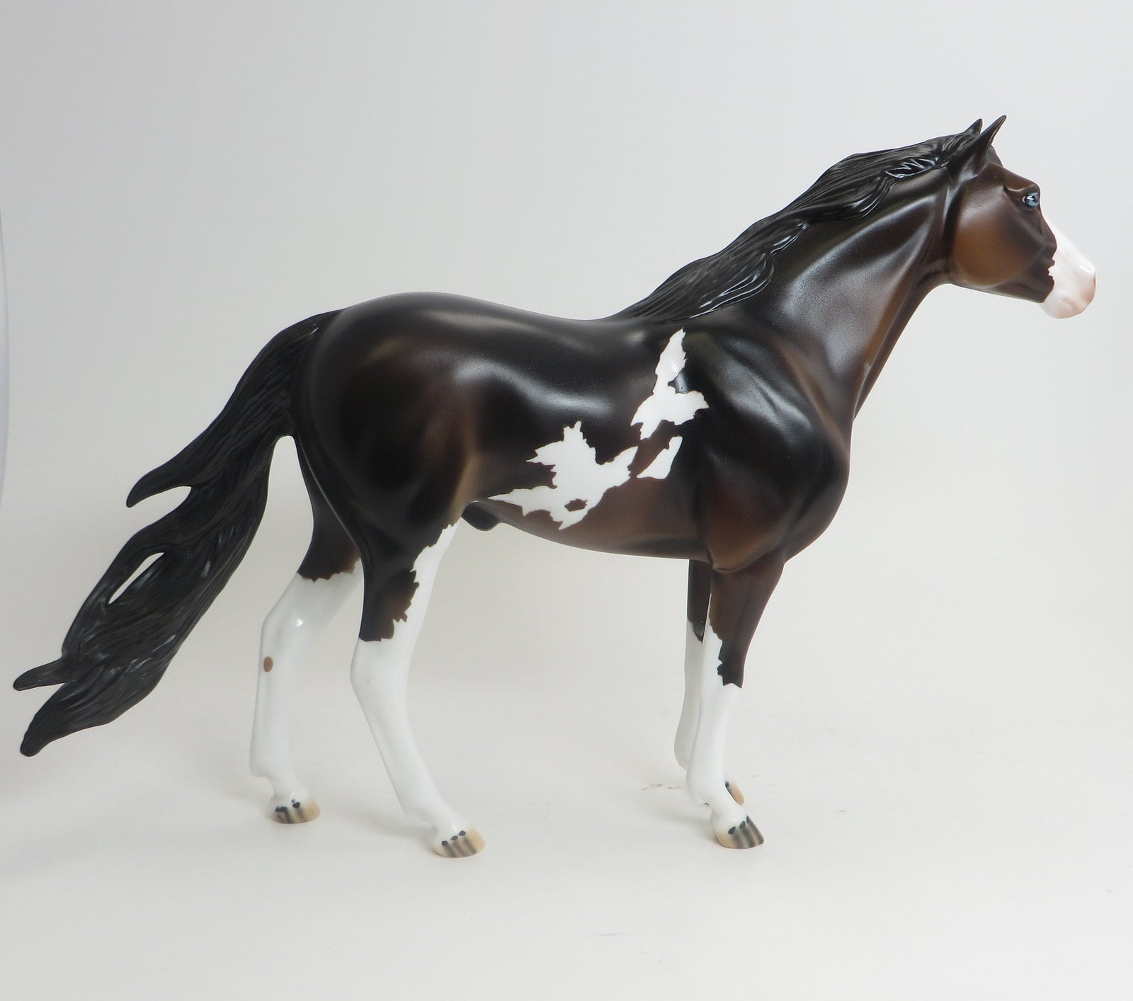 OSHOTO -OOAK DARK BAY PAINT MUSTANG MODEL HORSE - 9/4