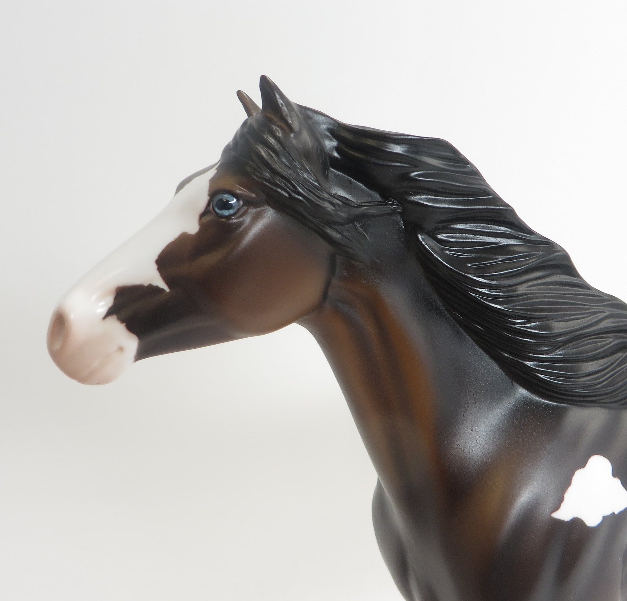 OSHOTO -OOAK DARK BAY PAINT MUSTANG MODEL HORSE - 9/4