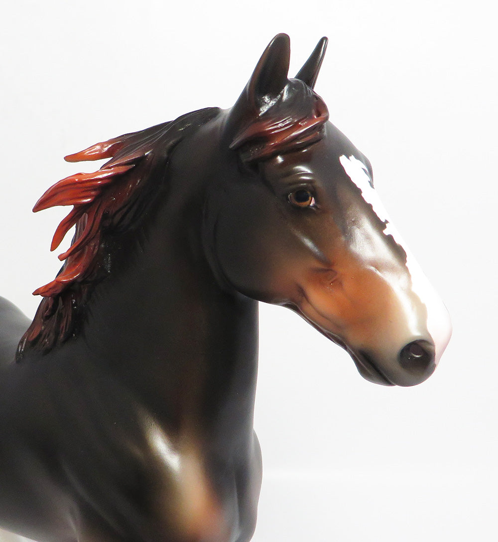 KENDRICK~OOAK BAY TROTTING DRAFTER MODEL HORSE 5/1