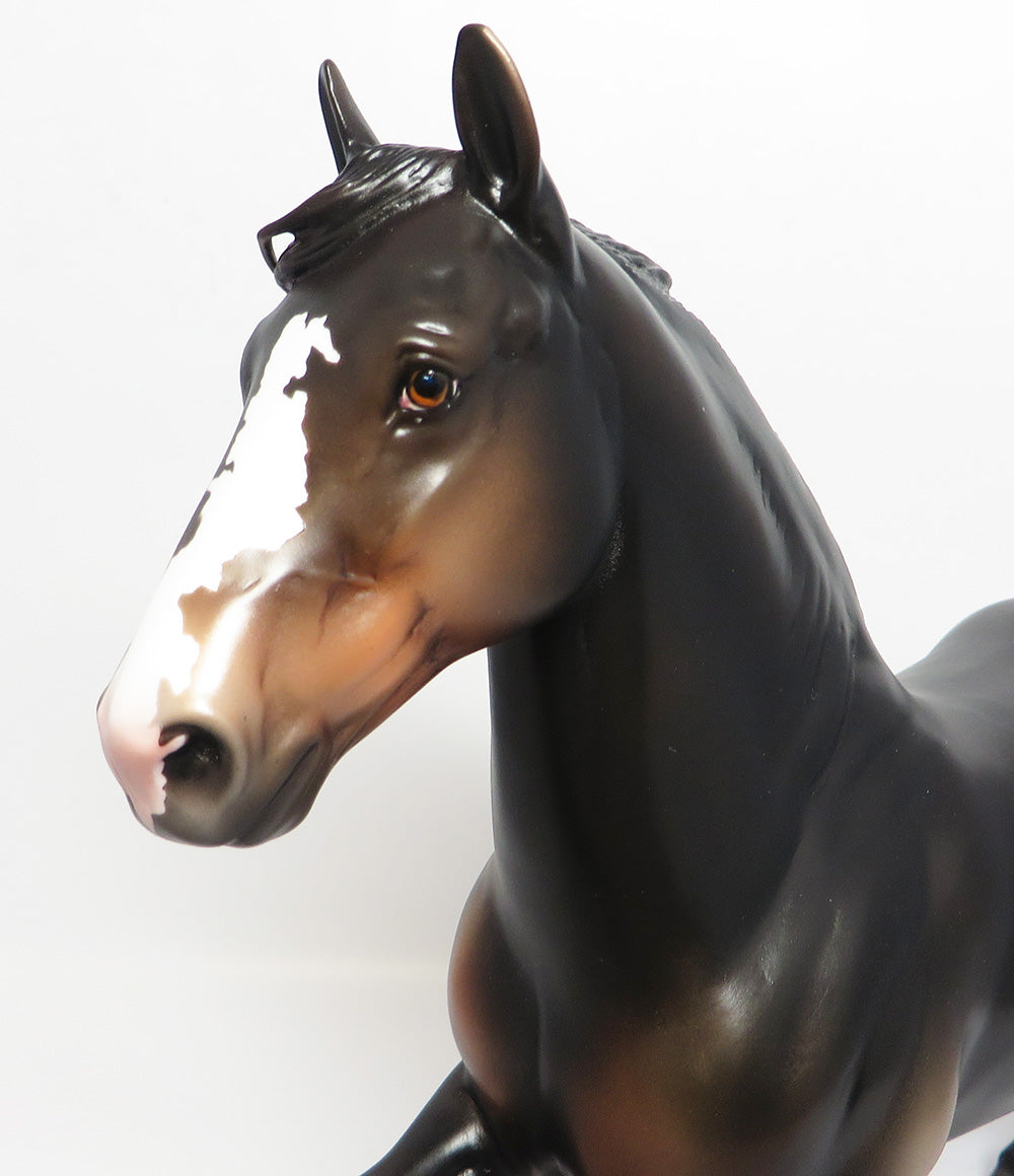 KENDRICK~OOAK BAY TROTTING DRAFTER MODEL HORSE 5/1