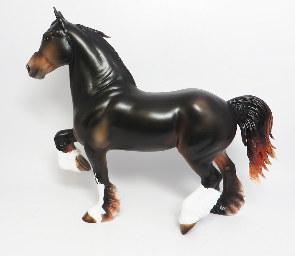 KENDRICK~OOAK BAY TROTTING DRAFTER MODEL HORSE 5/1