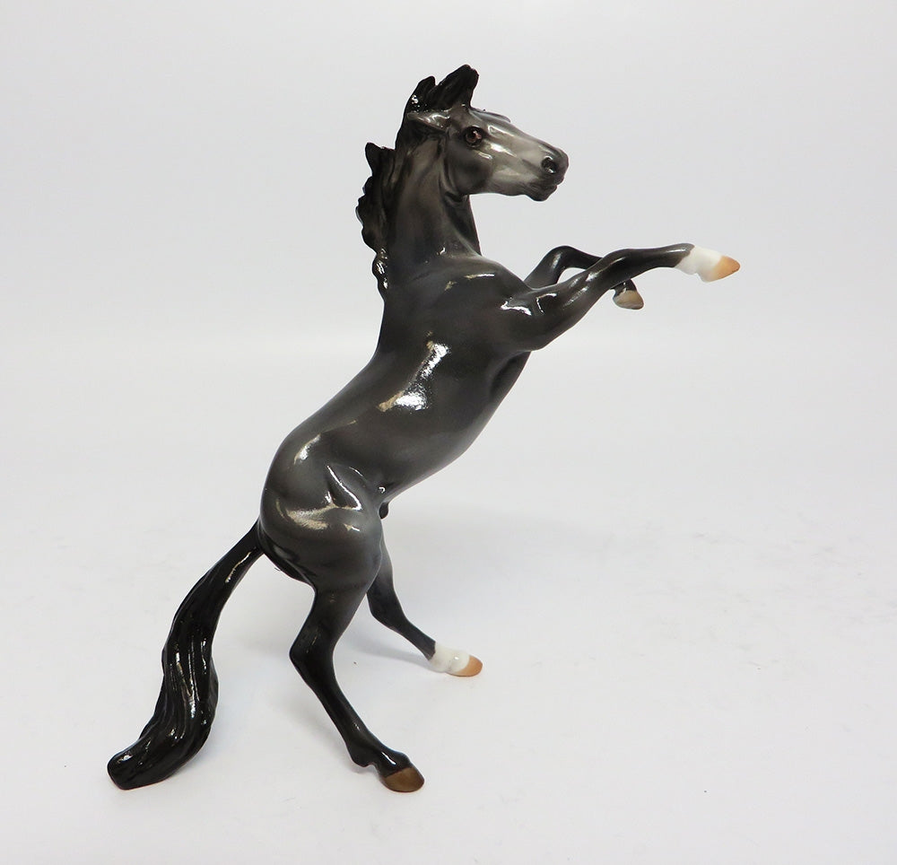 KISSIN THE SKY-OOAK GREY REARING CHIP MODEL HORSE
