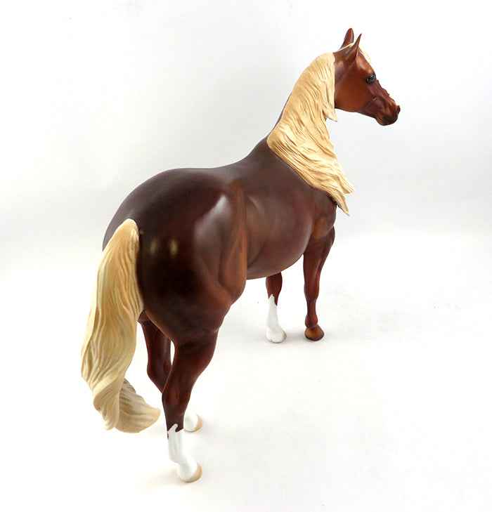 LINEBACKER-OOAK DAPPLE CHESTNUT ISH MODEL HORSE 2/5
