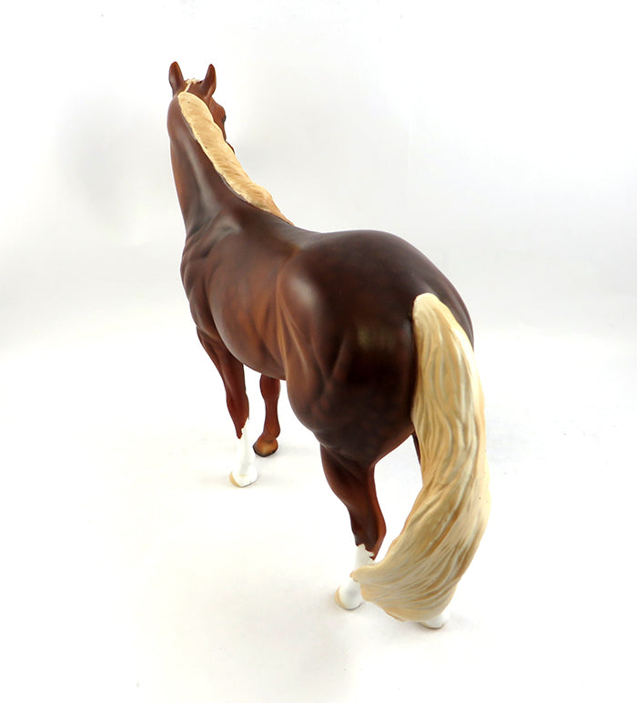 LINEBACKER-OOAK DAPPLE CHESTNUT ISH MODEL HORSE 2/5