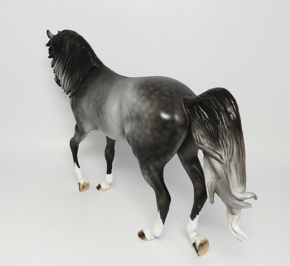 LITTLE BIG HORN~OOAK DAPPLE GREY MODEL HORSE EQ 2017