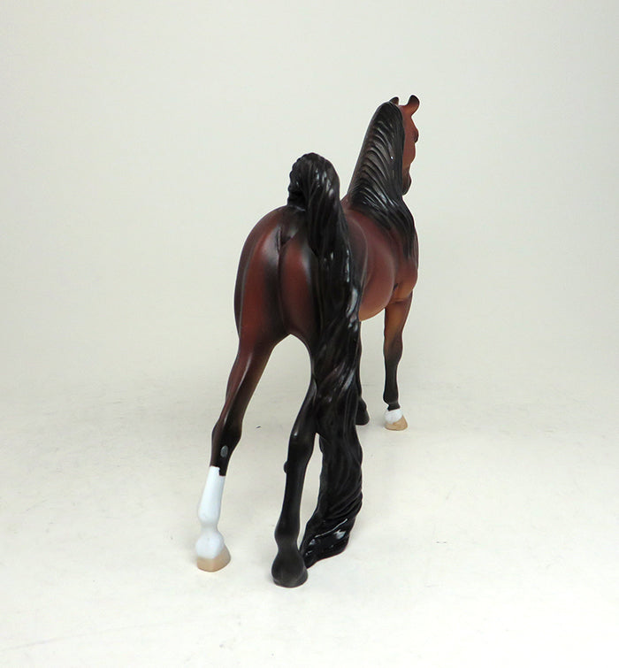 LOVE SONGS-LE-7 BAY SADDLEBRED PEBBLES MODEL HORSE 4/21