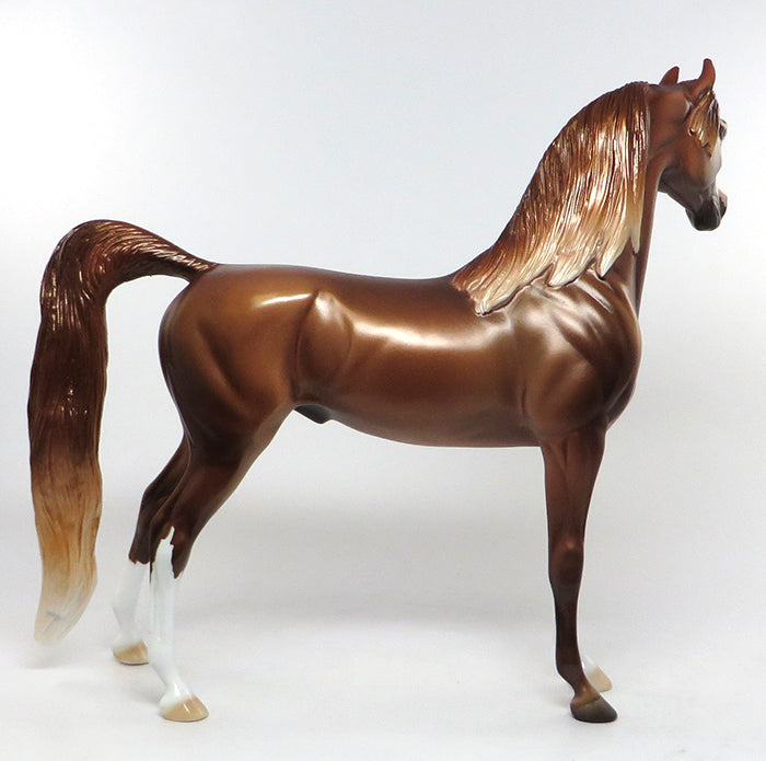 THE MAD HATTER-LE-3-CHESTNUT SABINO ARABIAN MODEL HORSE EQ 2016