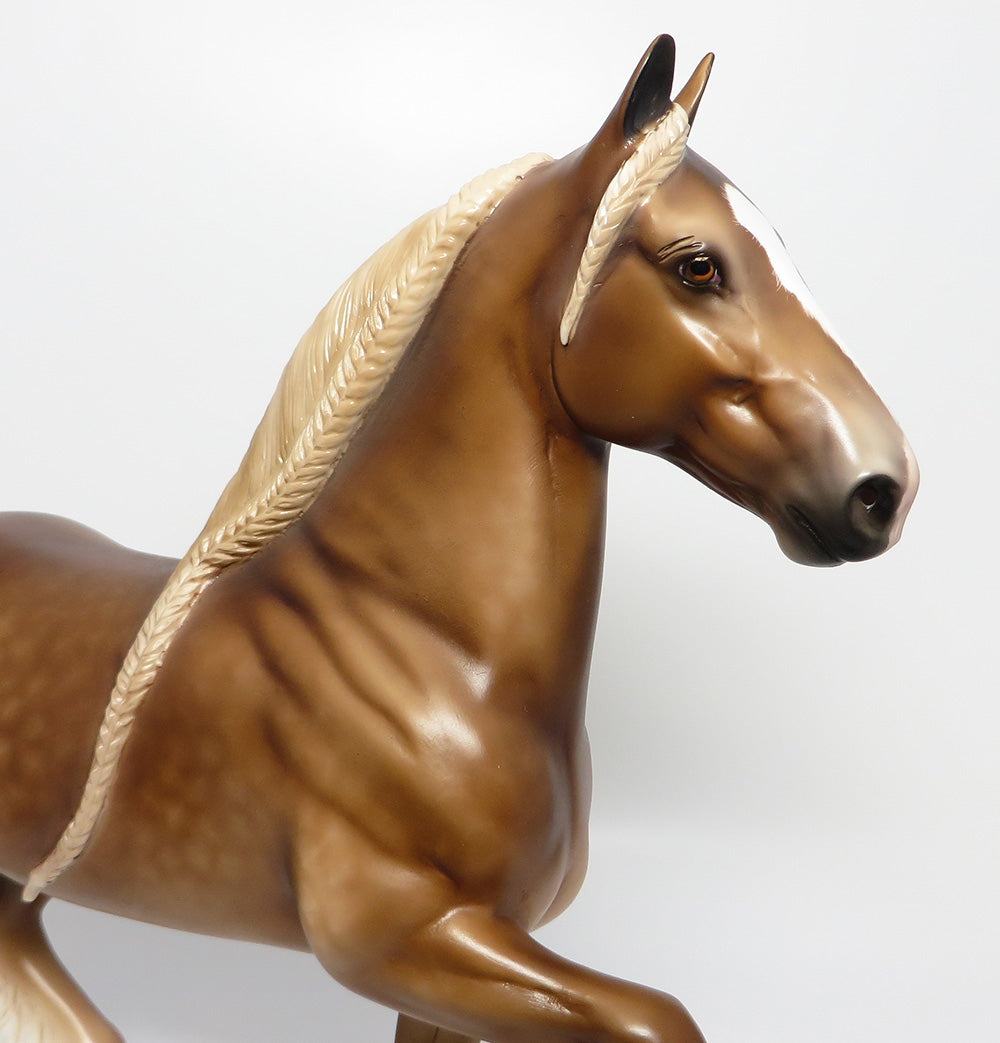 MAGIC KINGDOM-OOAK DAPPLE BLONDE TROTTING DRAFTER MODEL HORSE BY SL EQ 2017