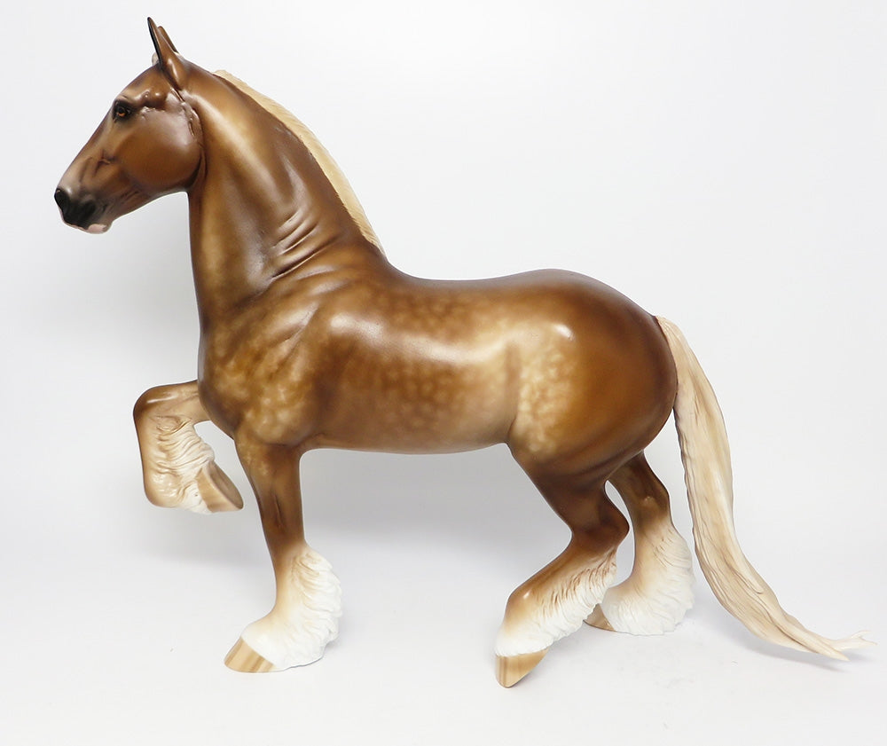 MAGIC KINGDOM-OOAK DAPPLE BLONDE TROTTING DRAFTER MODEL HORSE BY SL EQ 2017