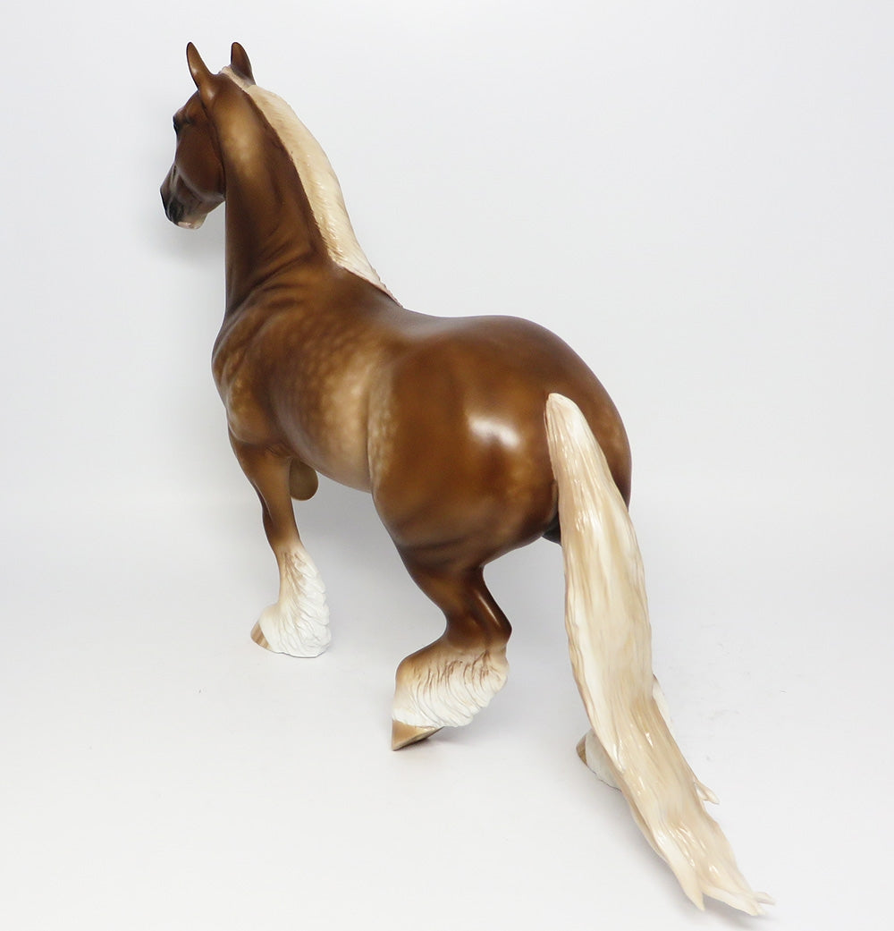 MAGIC KINGDOM-OOAK DAPPLE BLONDE TROTTING DRAFTER MODEL HORSE BY SL EQ 2017