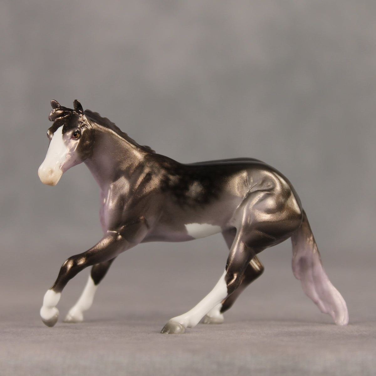 Mountain Peak OOAK Chip Cutting Horse by Ellen Robbins SHCF26