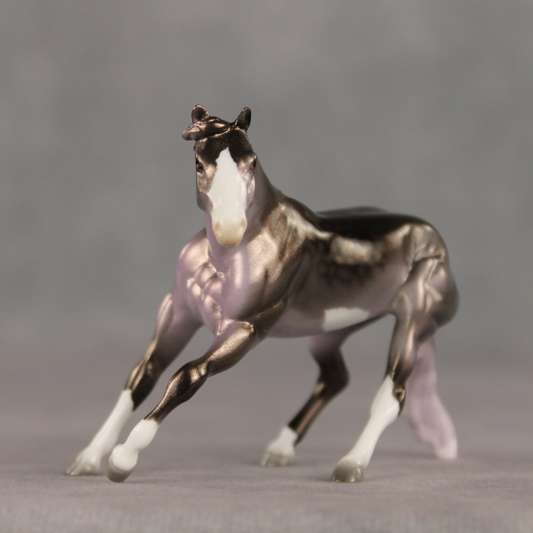 Mountain Peak OOAK Chip Cutting Horse by Ellen Robbins SHCF26