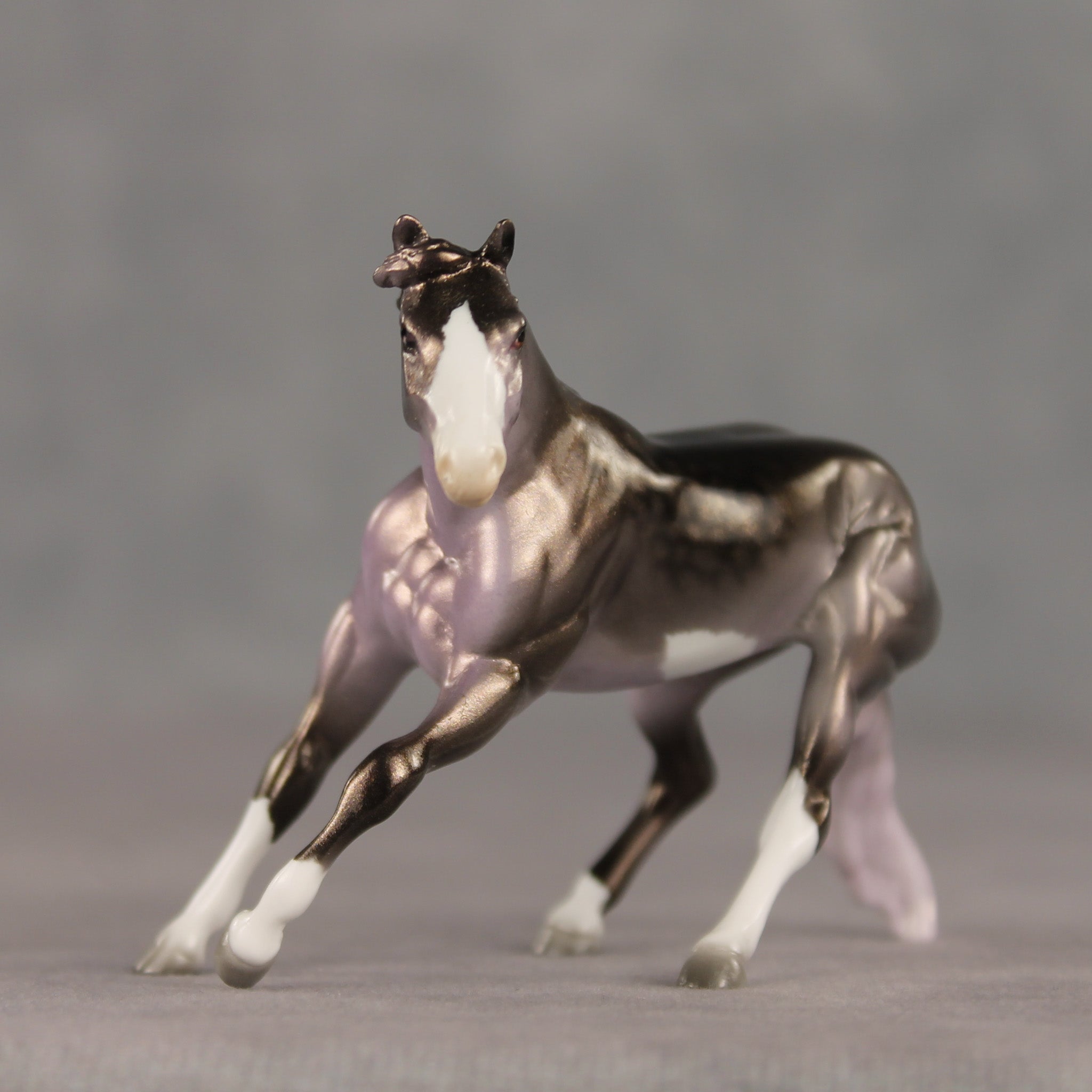 Mountain Peak OOAK Chip Cutting Horse by Ellen Robbins SHCF26
