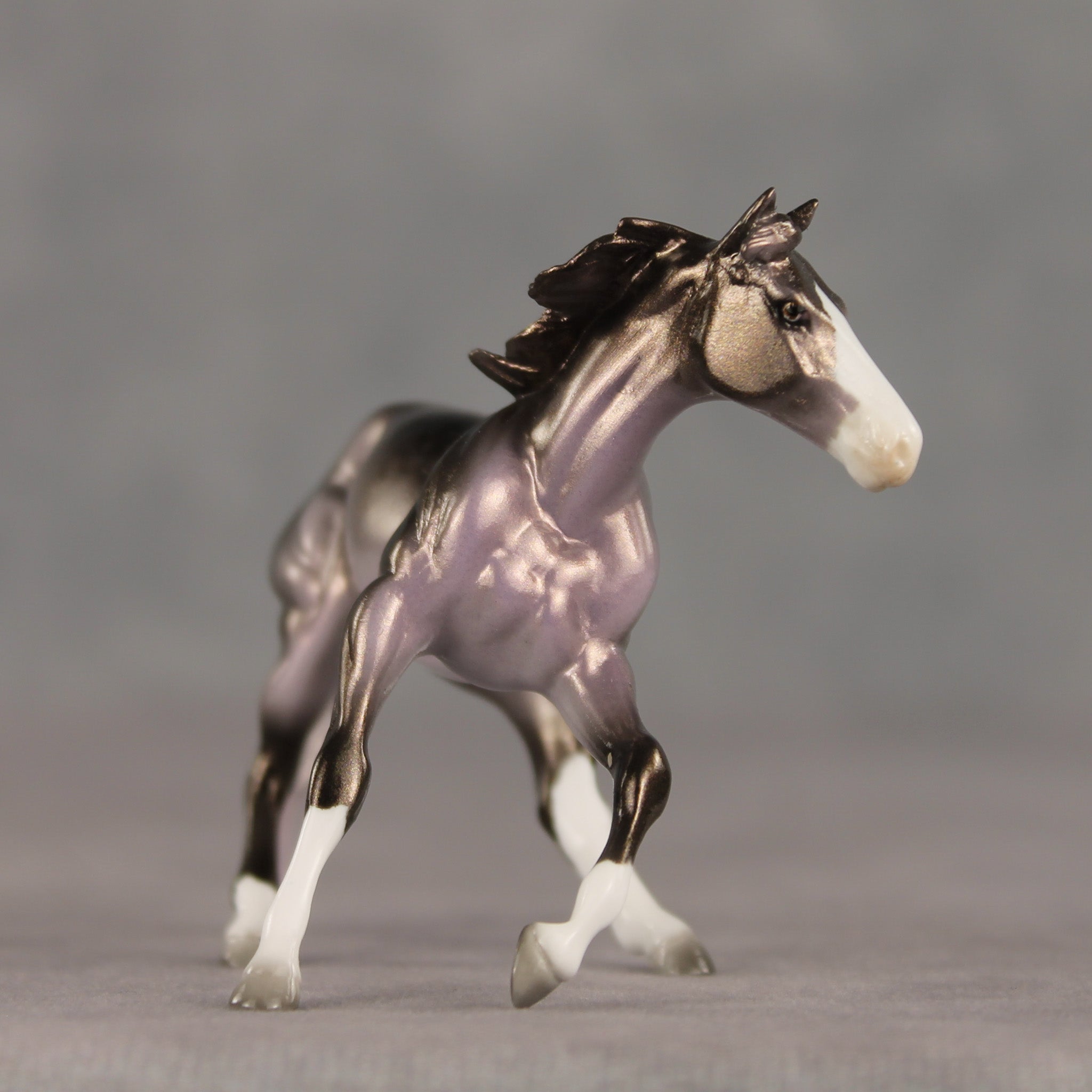 Mountain Peak OOAK Chip Cutting Horse by Ellen Robbins SHCF26