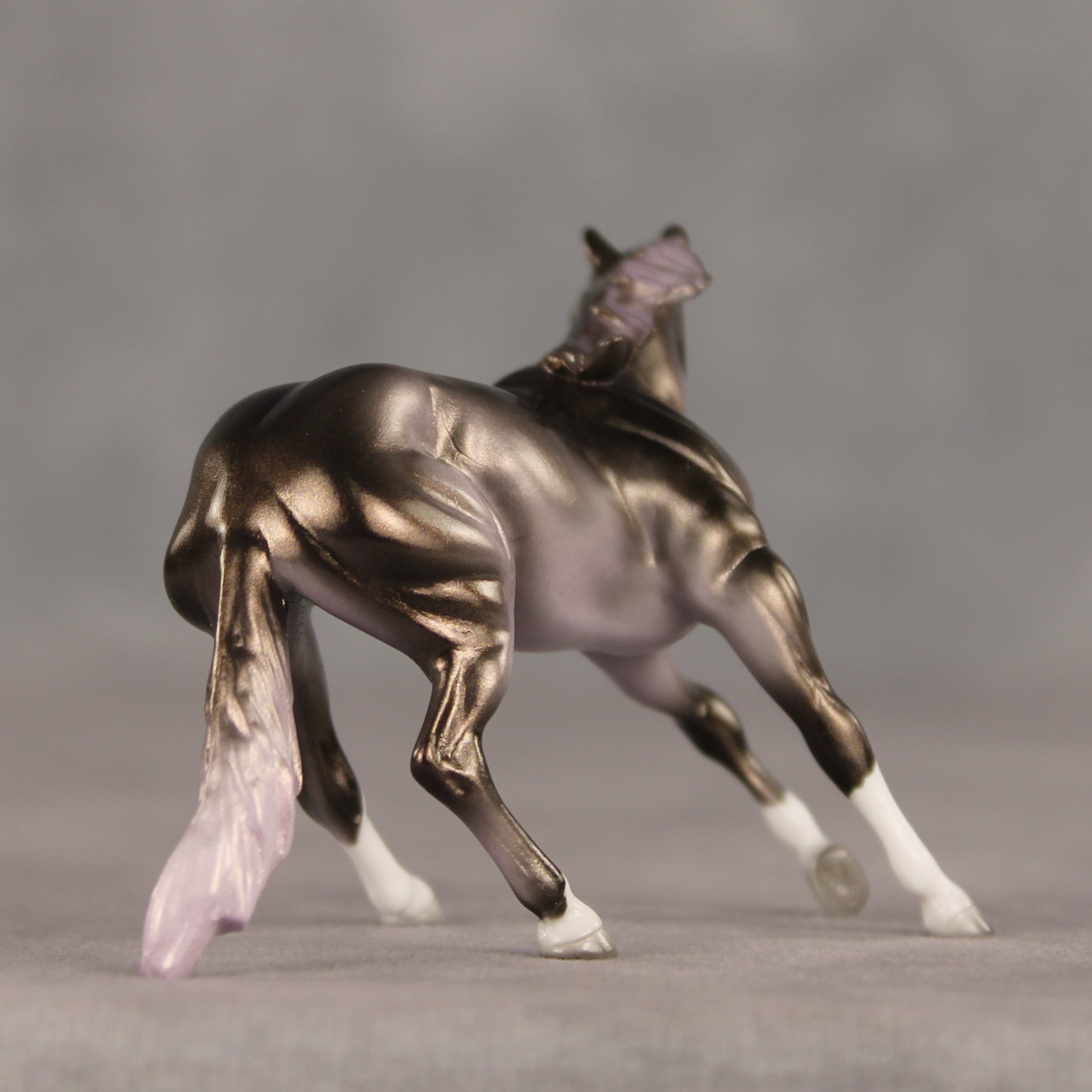 Mountain Peak OOAK Chip Cutting Horse by Ellen Robbins SHCF26