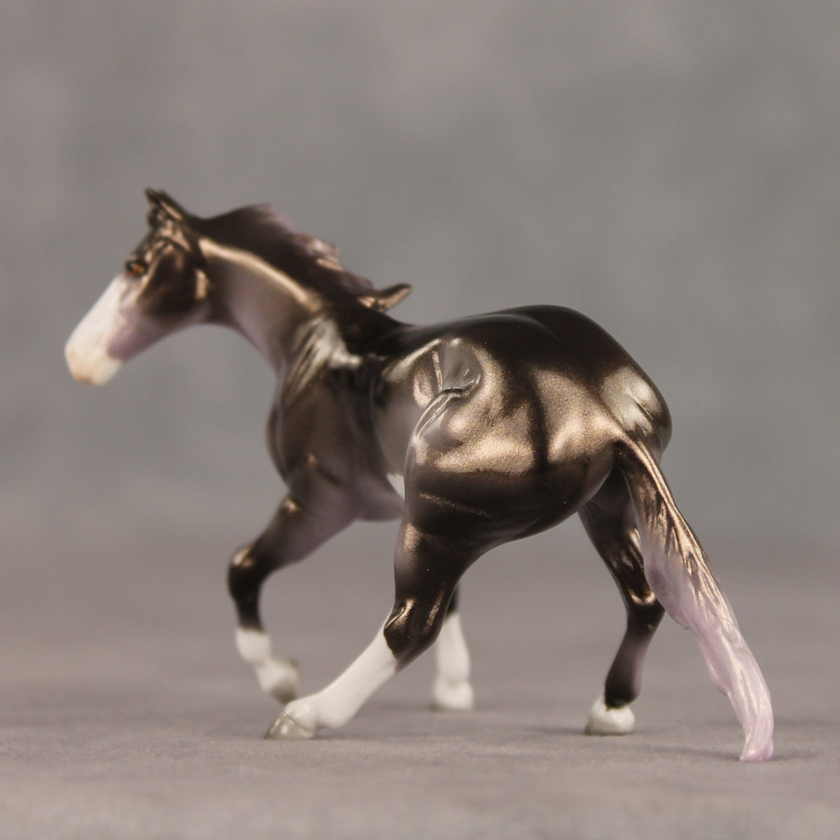 Mountain Peak OOAK Chip Cutting Horse by Ellen Robbins SHCF26