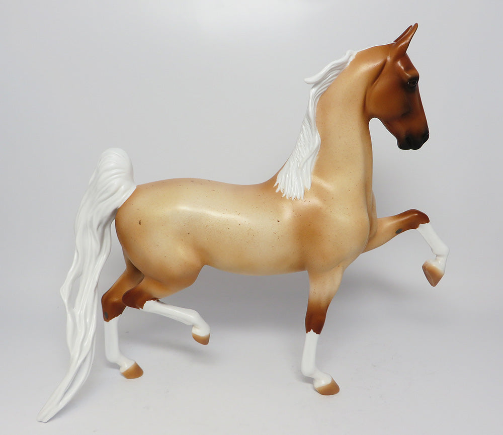 MT. RAINER~LE-5 CHESTNUT SADDLEBRED EQ 2017