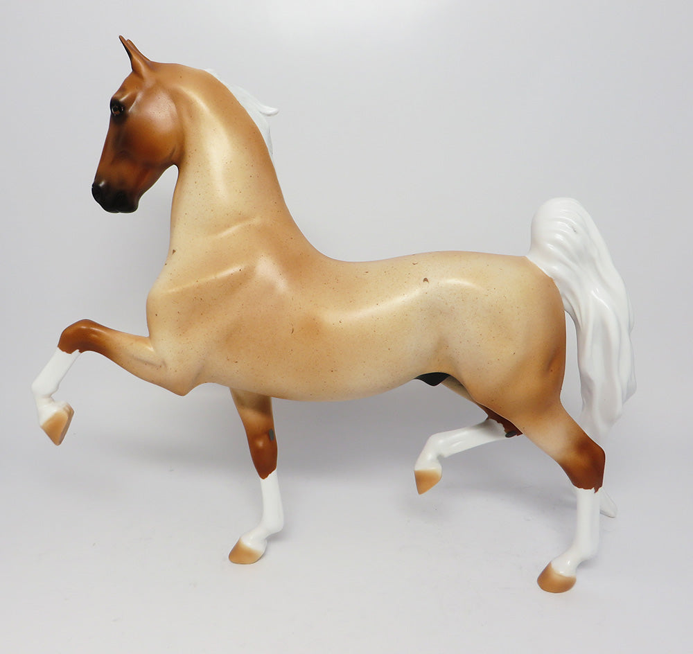 MT. RAINER~LE-5 CHESTNUT SADDLEBRED EQ 2017