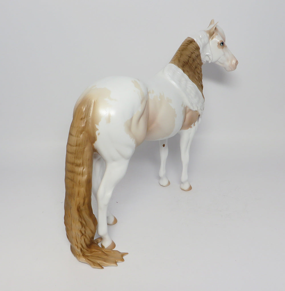 NEW YORK~OOAK LIGHT PALOMINO PUDDLE TAIL ISH EQ 2017