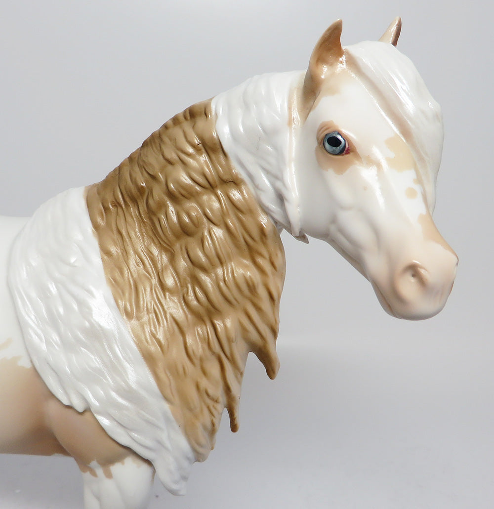 NEW YORK~OOAK LIGHT PALOMINO PUDDLE TAIL ISH EQ 2017