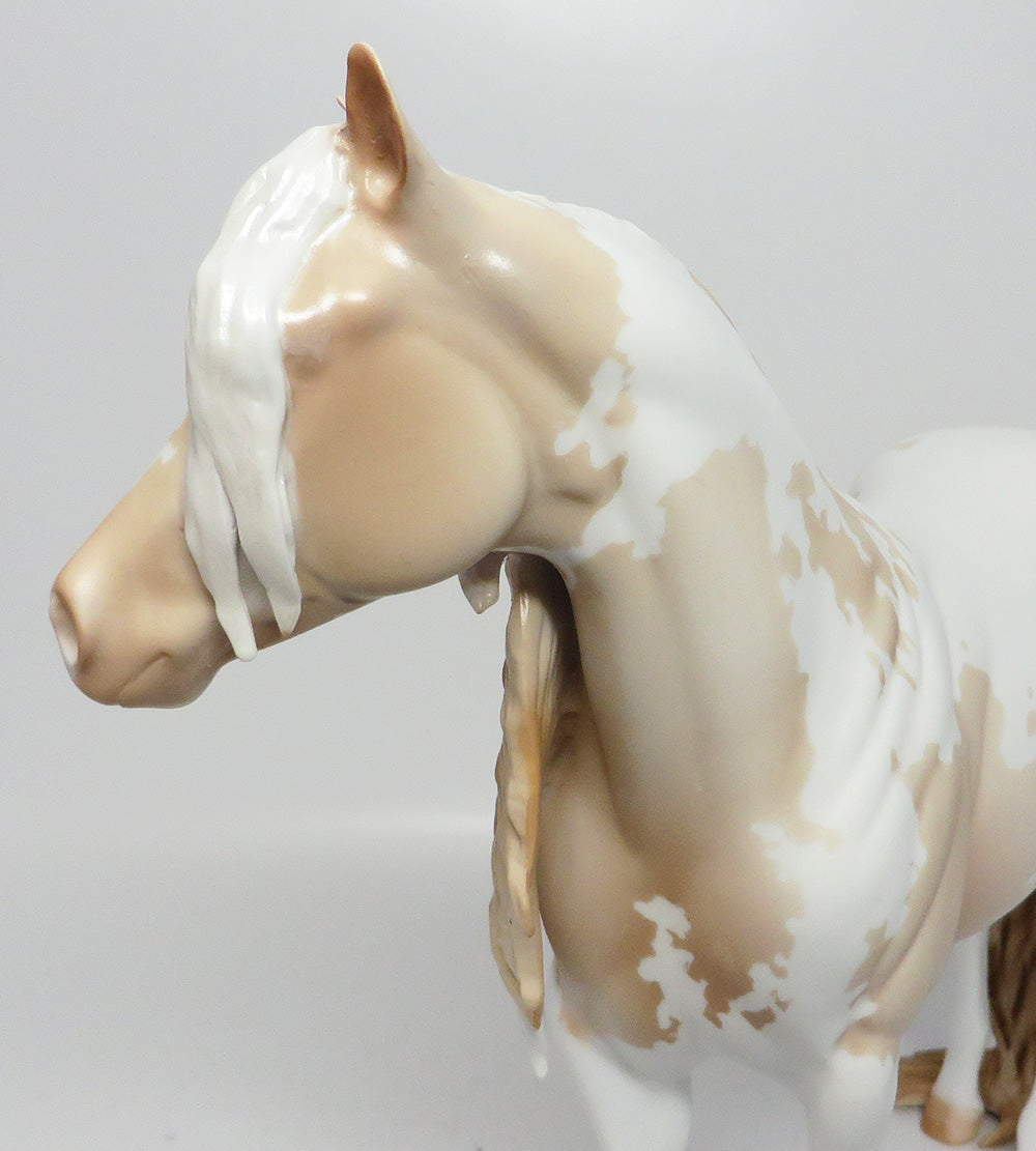 NEW YORK~OOAK LIGHT PALOMINO PUDDLE TAIL ISH EQ 2017