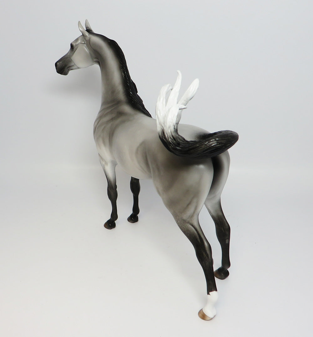 OAHE-LE-5 DAPPLE GREY ARABIAN MODEL HORSE EQ 2017
