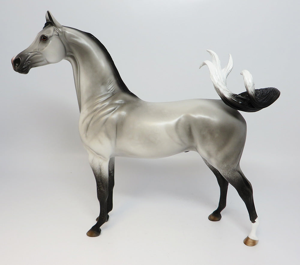 OAHE-LE-5 DAPPLE GREY ARABIAN MODEL HORSE EQ 2017