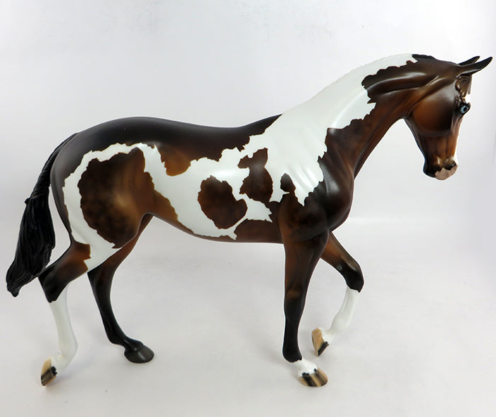 ON THE RAIL-LE-4 DAPPLE BAY PAINT THOROUGHBRED MODEL HORSE 2/5