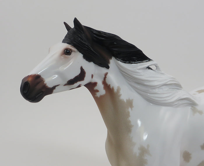 CRESTED BUTTE - OOAK BAY ROAN MUSTANG MODEL HORSE - 9/18