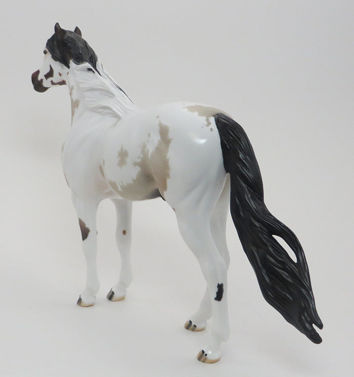 CRESTED BUTTE - OOAK BAY ROAN MUSTANG MODEL HORSE - 9/18