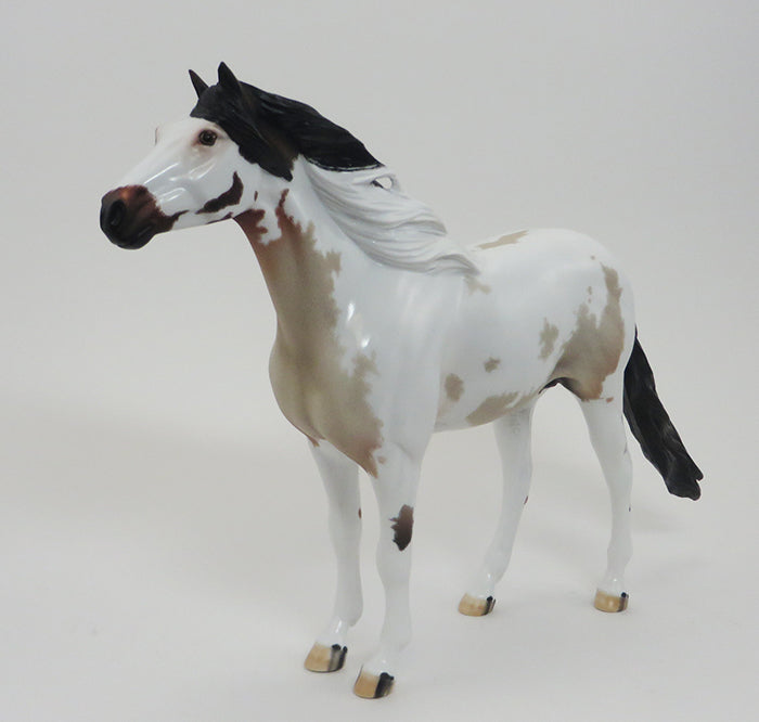 CRESTED BUTTE - OOAK BAY ROAN MUSTANG MODEL HORSE - 9/18