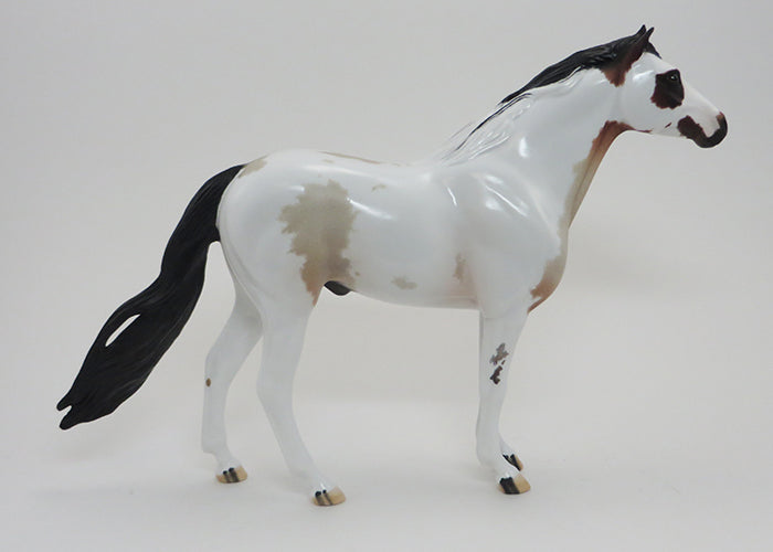 CRESTED BUTTE - OOAK BAY ROAN MUSTANG MODEL HORSE - 9/18