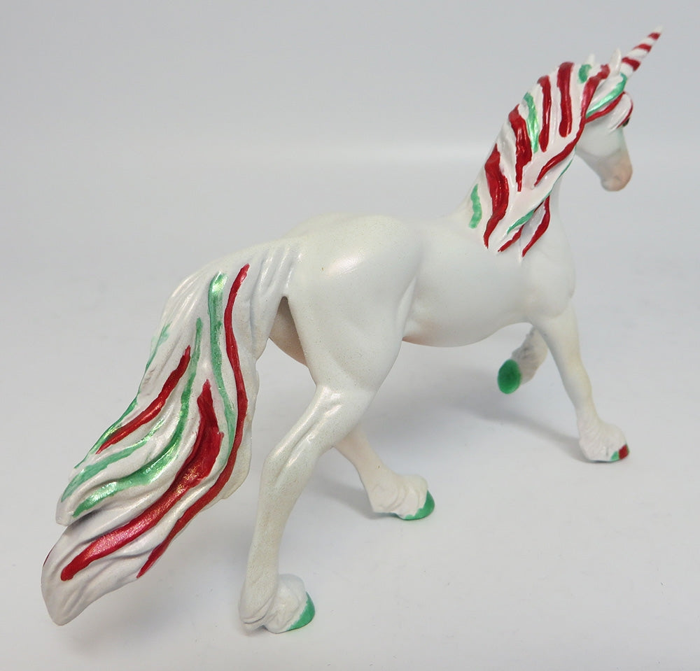 PEPPERMINT TWIST-LE-4 CHRISTMAS UNICORN FRIESIAN CHIP MODEL HORSE WHS 2017