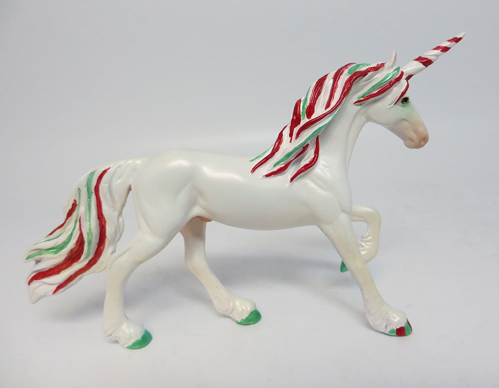 PEPPERMINT TWIST-LE-4 CHRISTMAS UNICORN FRIESIAN CHIP MODEL HORSE WHS 2017