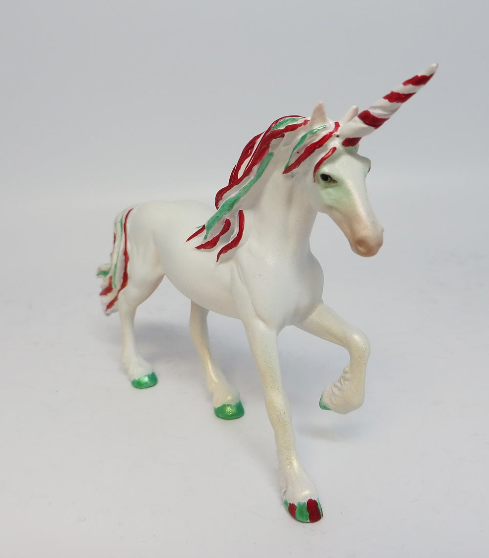 PEPPERMINT TWIST-LE-4 CHRISTMAS UNICORN FRIESIAN CHIP MODEL HORSE WHS 2017