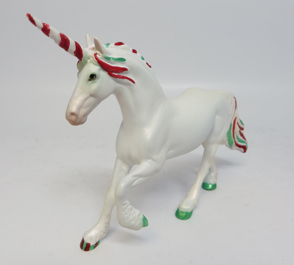 PEPPERMINT TWIST-LE-4 CHRISTMAS UNICORN FRIESIAN CHIP MODEL HORSE WHS 2017