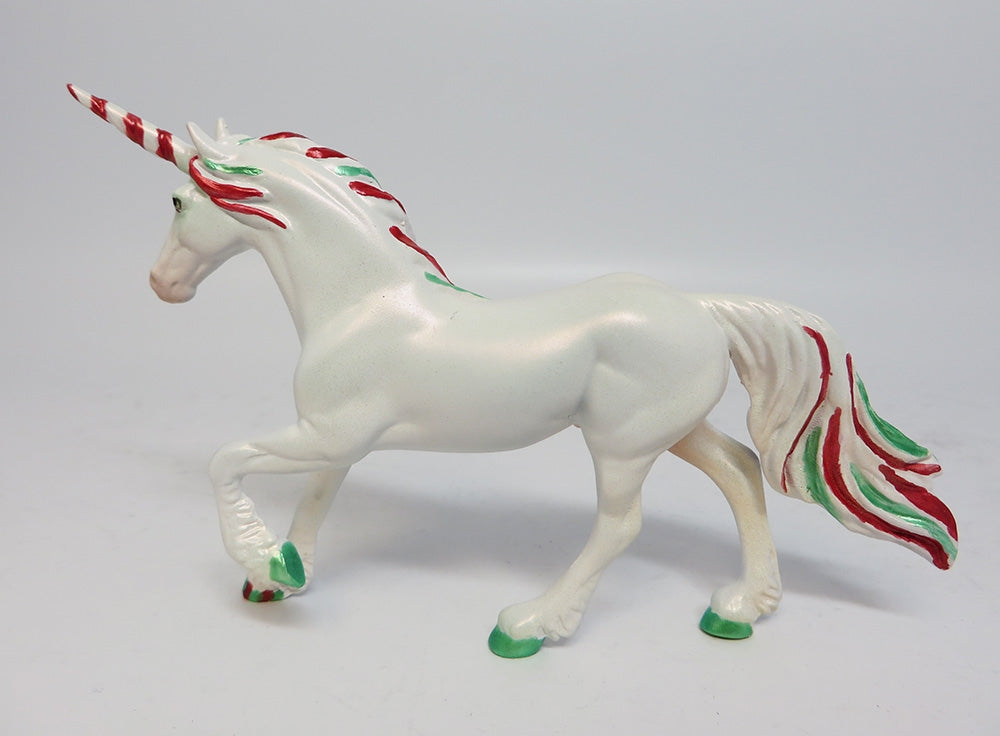 PEPPERMINT TWIST-LE-4 CHRISTMAS UNICORN FRIESIAN CHIP MODEL HORSE WHS 2017