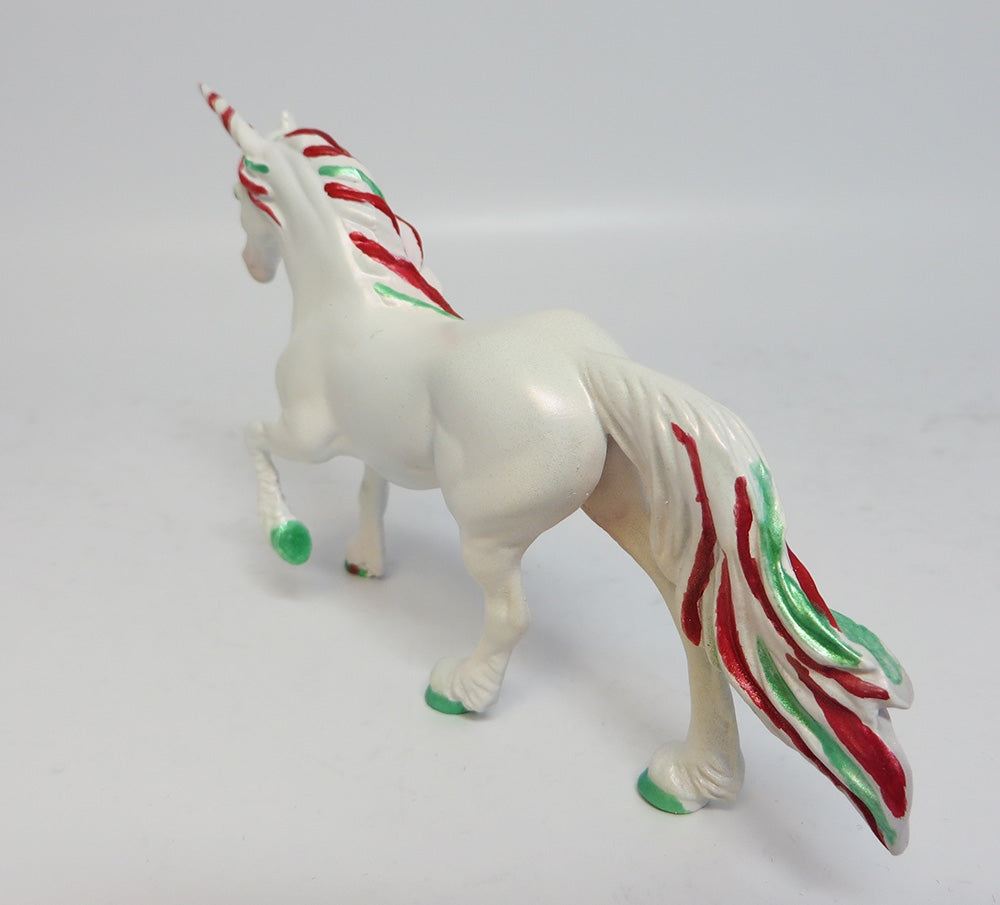 PEPPERMINT TWIST-LE-4 CHRISTMAS UNICORN FRIESIAN CHIP MODEL HORSE WHS 2017