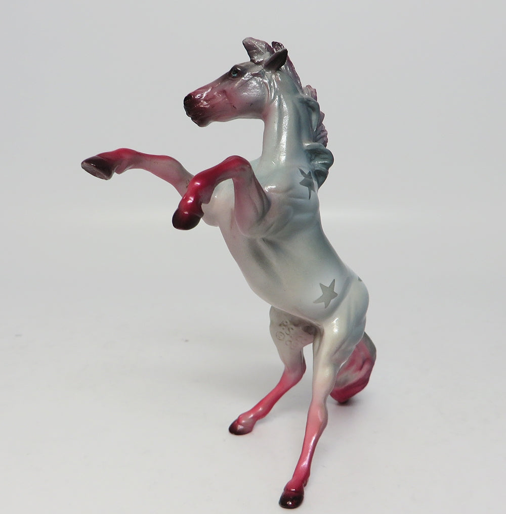 PRIDE~OOAK RED WHITE AND BLUE DECORATOR REARING CHIP EQ 2017