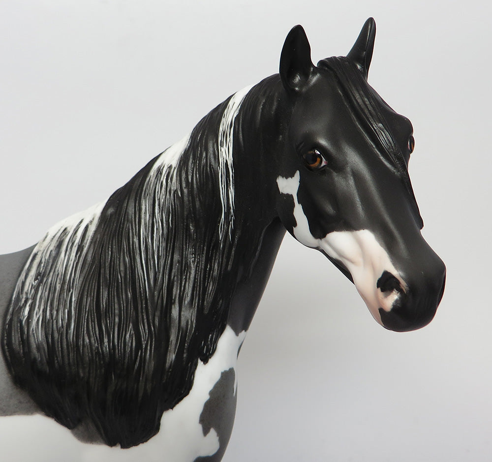 ROAN ME BLUE-OOAK BLUE ROAN ISH MODEL HORSE EA2017